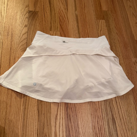 Lululemon Play Off The Pleats Tennis Skirt in White, Size 8 - Picture 2 of 7